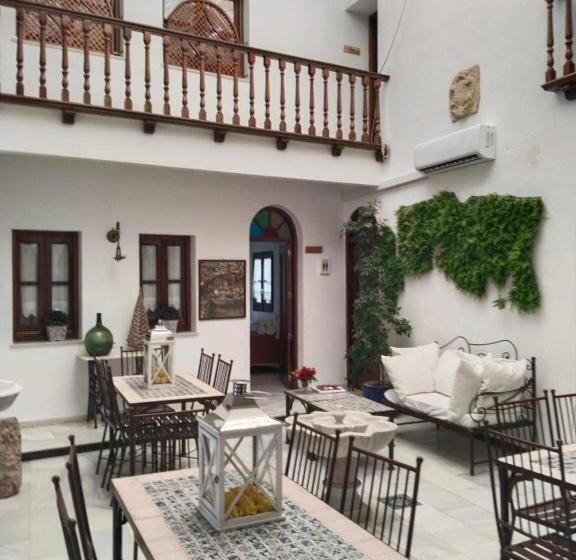 اتاق استاندارد با وان آب گرم, Hostel Mayflowers