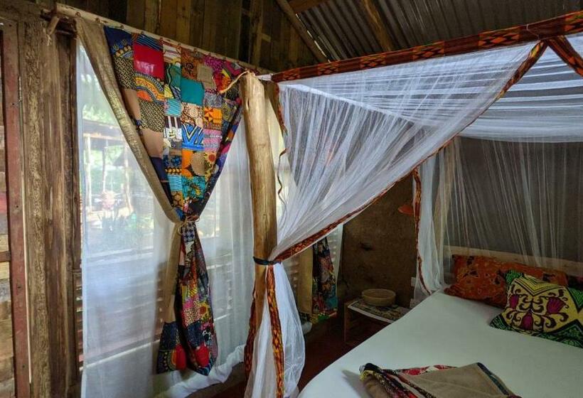 ویلای استاندارد با چشم‌انداز باغ, Backyard Hostel