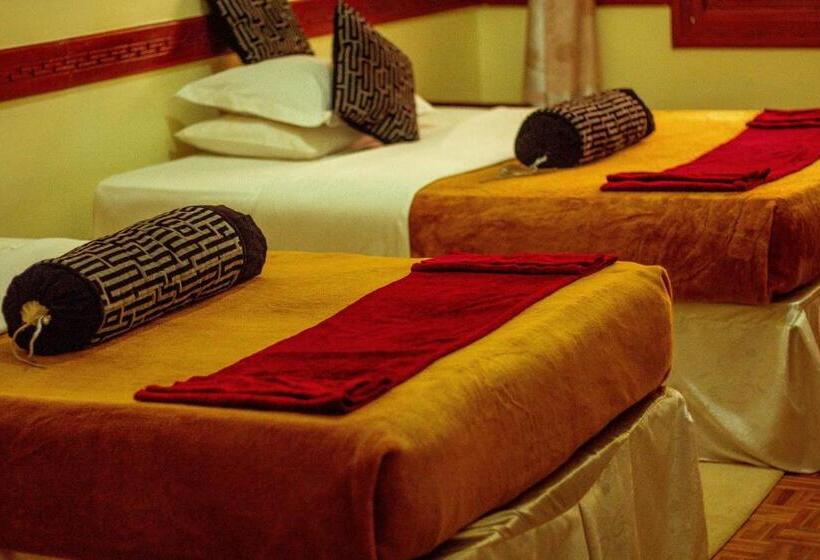 Номер Deluxe, The Charity Hotel International