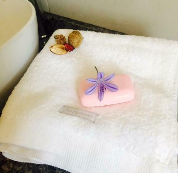 اتاق سوپریور سه تخته, Unique Hotel & Suites