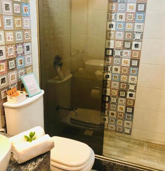 수피리어 트리플 룸, Unique Hotel & Suites