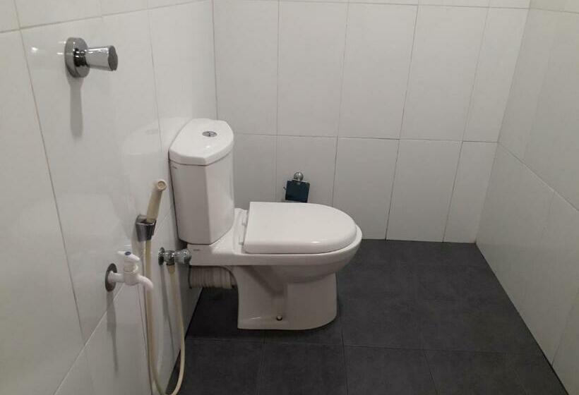 اتاق استاندارد با چشم‌انداز باغ, Golden Rainbow Guest House