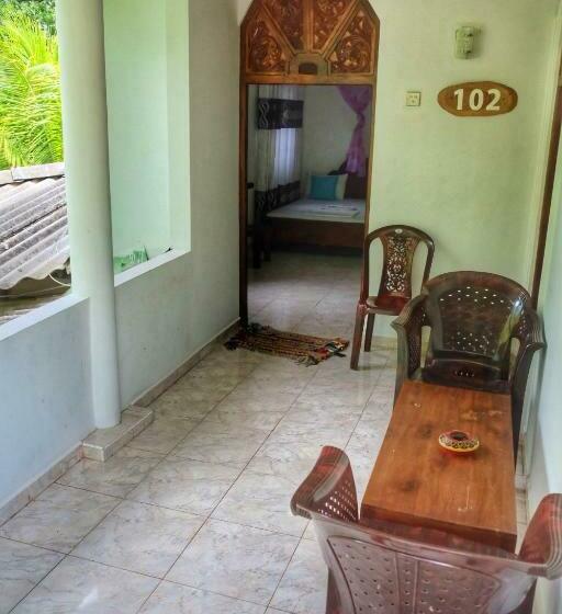 اتاق خانوادگی با چشم‌انداز باغ, Golden Rainbow Guest House