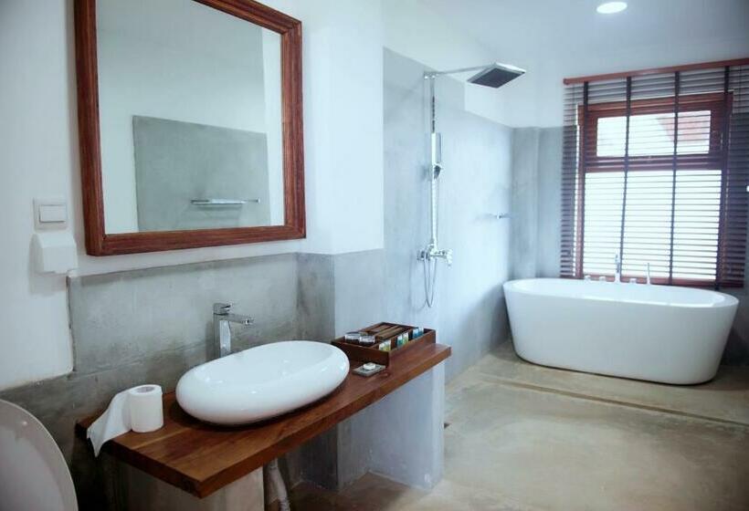 اتاق سه نفره دلوکس با چشم‌انداز دریا, Cardamon Hotel Nilaveli