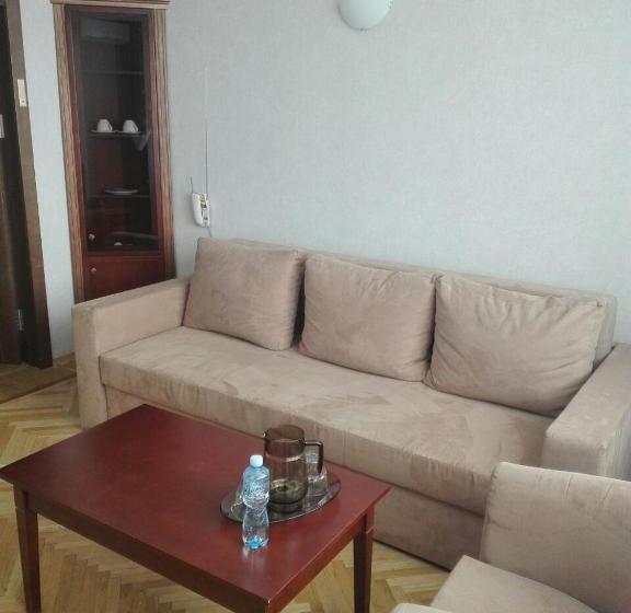 套房, Dnipro