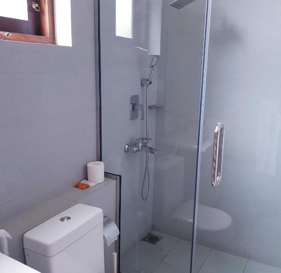 اتاق لوکس با بالکن, Sea Breeze Deluxe Inn