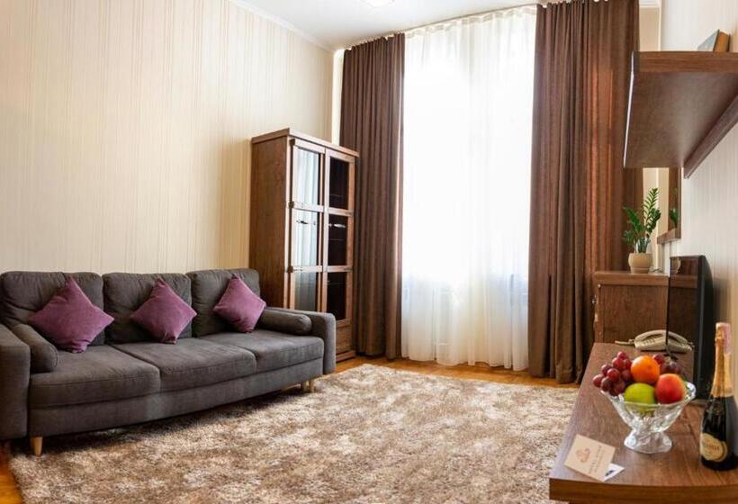 جناح بريميوم, Star