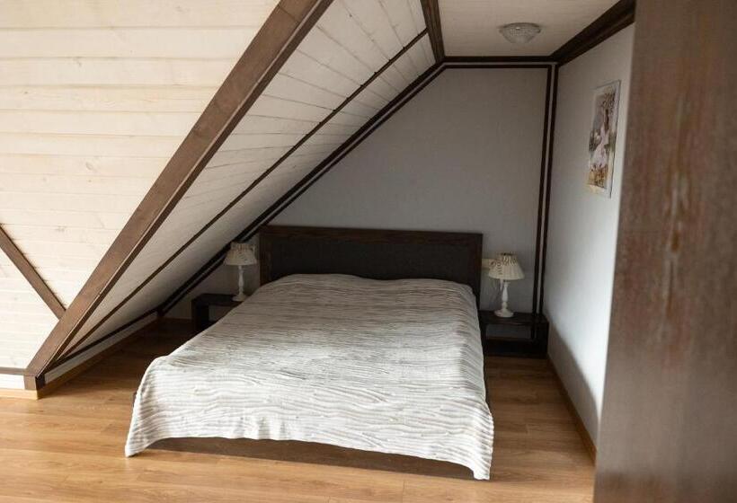 高级三人间, Villa Blanc