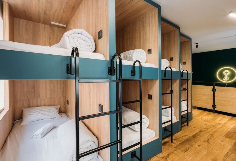 سرير فى غرفة مشتركه, Yard Hostel & Coffee