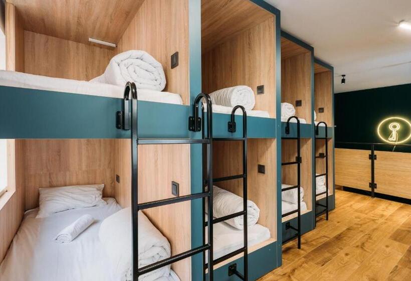 سرير فى غرفة مشتركه, Yard Hostel & Coffee