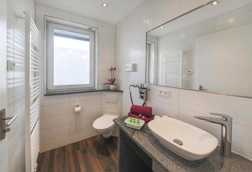 اتاق لوکس, Gästehaus Stock Zimmer Sahnehäuble