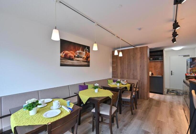 اتاق لوکس, Gästehaus Stock Zimmer Sahnehäuble