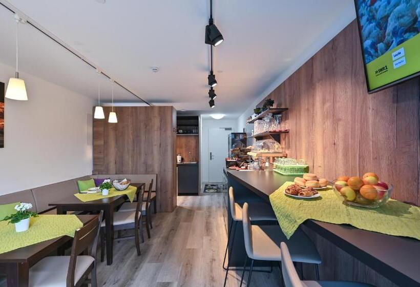 اتاق لوکس, Gästehaus Stock Zimmer Sahnehäuble