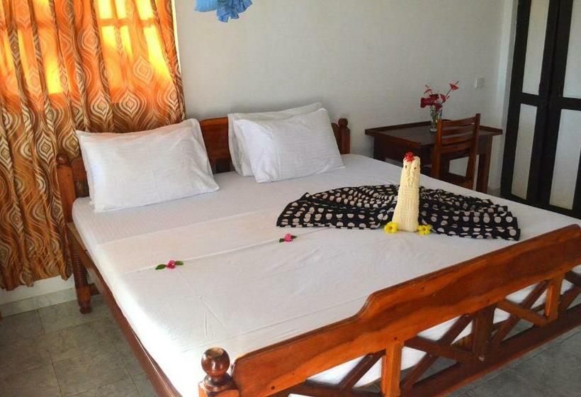 스탠다드 룸 킹사이즈 침대, Lonely Beach Resort Tangalle