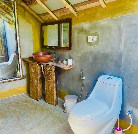 Номер Deluxe с Балконом, Habarana Tree House Ambasewana Resort