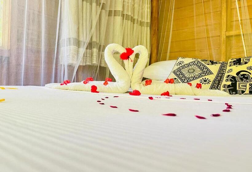Трехместный Номер Стандарт с Балконом, Habarana Tree House Ambasewana Resort