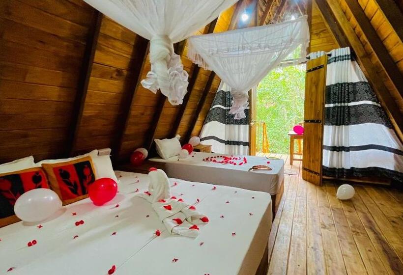 Трехместный Номер Стандарт с Балконом, Habarana Tree House Ambasewana Resort