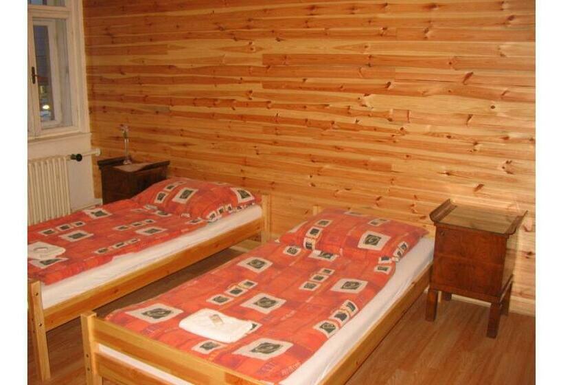 Quarto Triplo Estandar Banheiro Compartilhado, Hostel Bed   Breakfast Brno