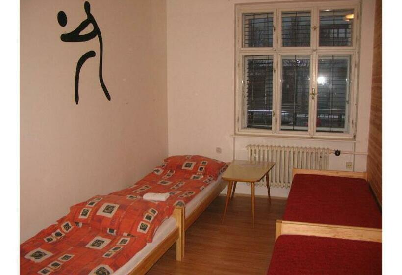 Quarto Quadruplo Estandar Banheiro Compartilhado, Hostel Bed   Breakfast Brno