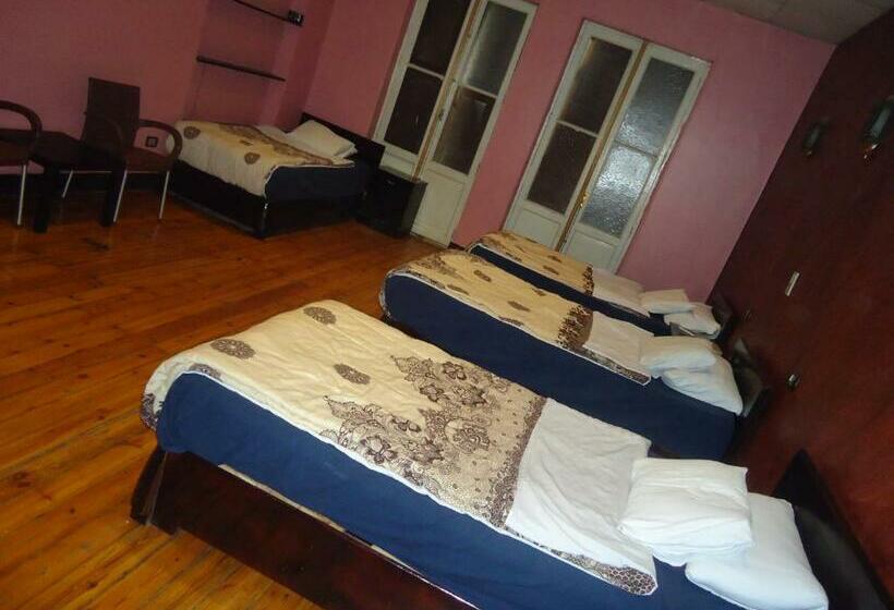 اتاق استاندارد یک تخته با سرویس بهداشتی مشترک, Freedom Hostel