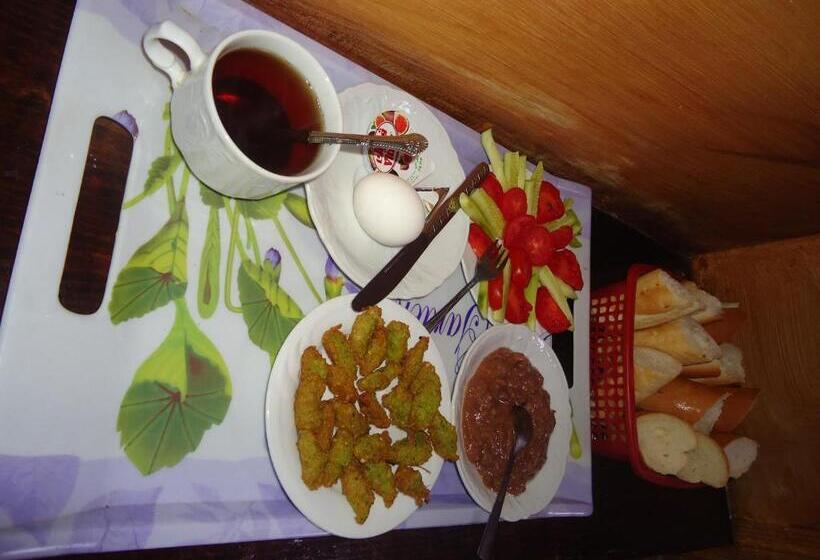 اتاق استاندارد با سرویس بهداشتی مشترک, Freedom Hostel