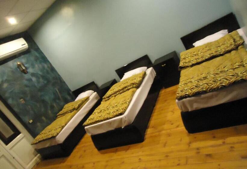 تختخواب در اتاق مشترک, Freedom Hostel