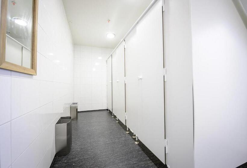 חדר סטנדרטי לארבעה עם חדר אמבטיה משותף, Grebys Hotell & Restaurang