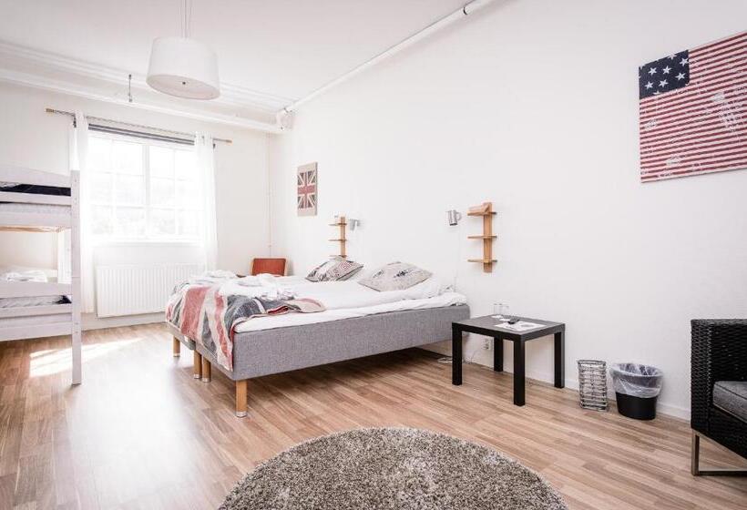 חדר סטנדרטי לארבעה עם חדר אמבטיה משותף, Grebys Hotell & Restaurang