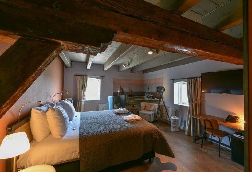 סוויטה דלוקס, De Gravin