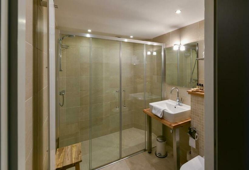 חדר דלוקס, De Gravin