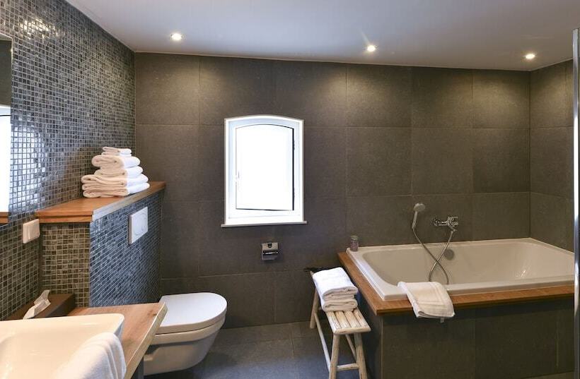 סוויטה דלוקס, De Gravin