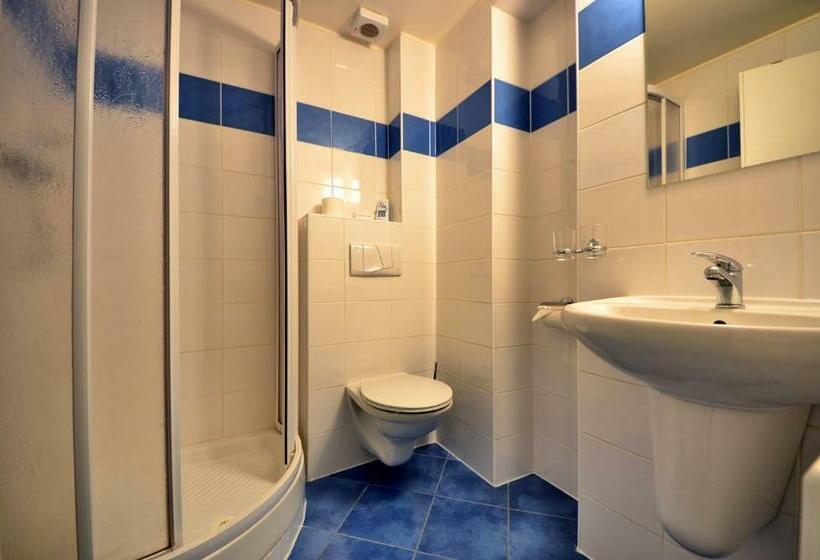 اتاق استاندارد سه نفره, Stoh