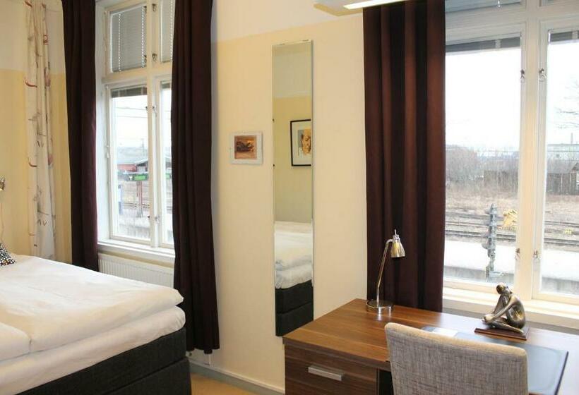 Standardzimmer Geteiltes Bad, Stationshusets Hotell Och Café Fd Hotell Lilla Station