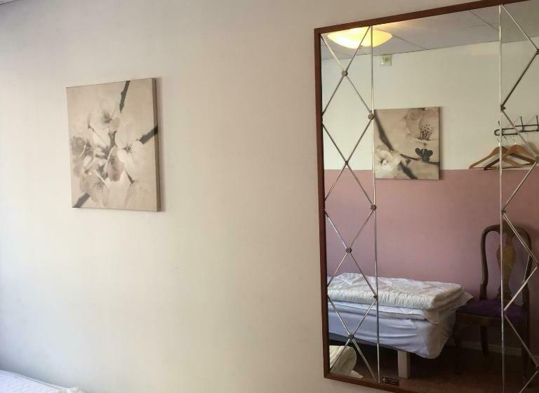 اتاق استاندارد با سرویس بهداشتی مشترک, Linne Hostel