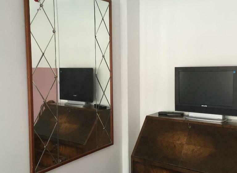 Quarto Estandar Banheiro Compartilhado, Linne Hostel
