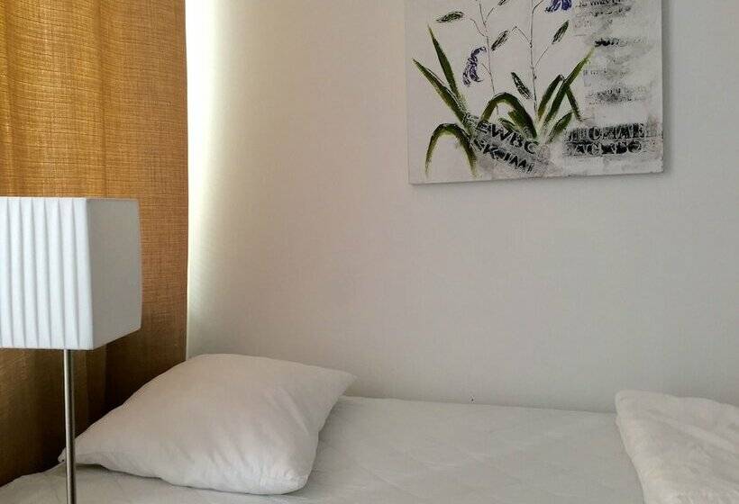 Quarto Estandar Banheiro Compartilhado, Linne Hostel