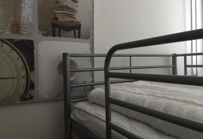 Quarto Quadruplo Estandar Banheiro Compartilhado, Linne Hostel