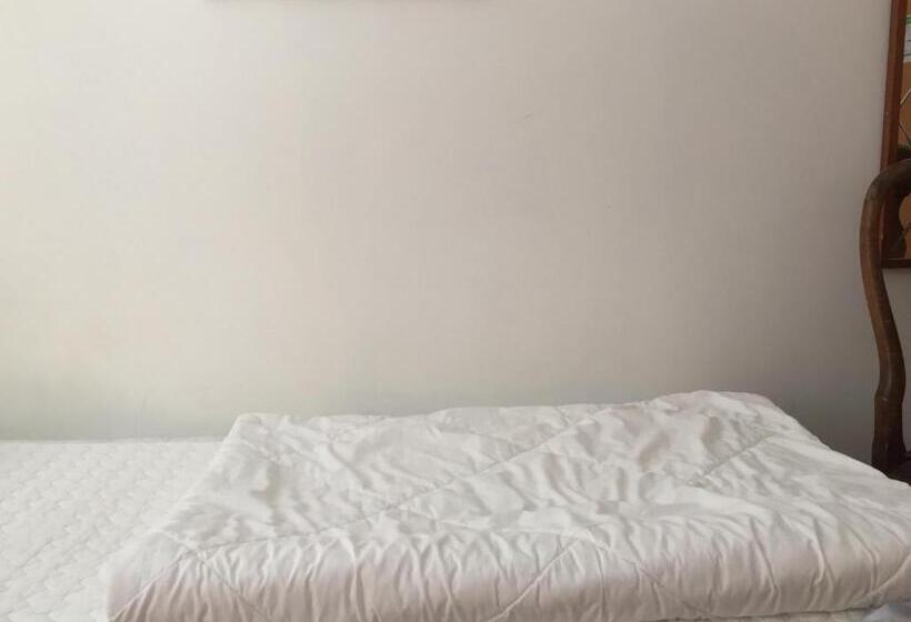 اتاق پایه با سرویس بهداشتی مشترک, Linne Hostel