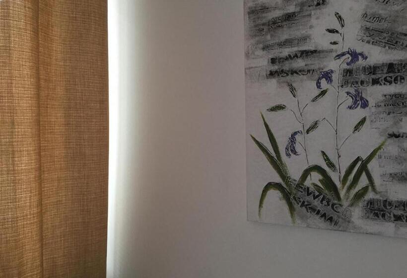 اتاق پایه با سرویس بهداشتی مشترک, Linne Hostel