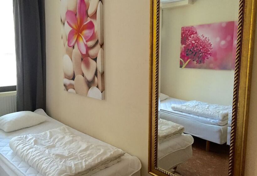Quarto Estandar Banheiro Compartilhado, Linne Hostel