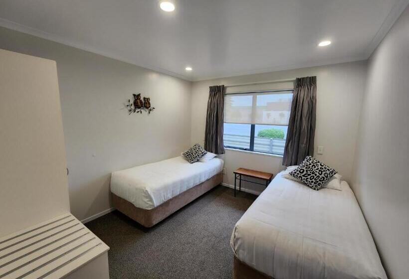 Семейные Апартаменты 3 Спальни, Asure Albert Park Motor Lodge