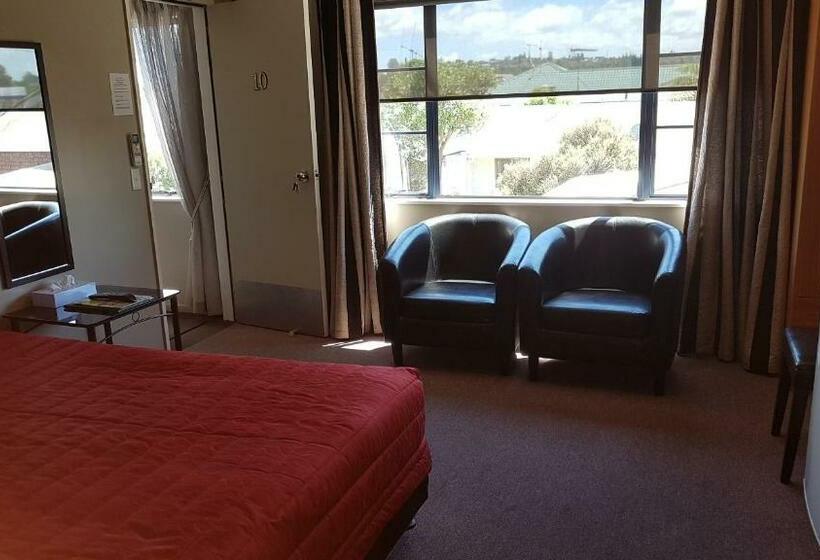Студия Стандарт, Palm Court Motel