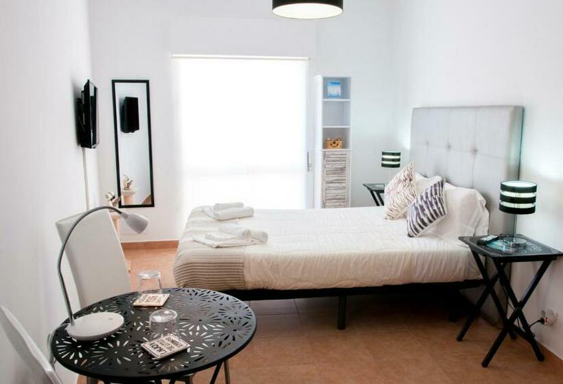 اتاق استاندارد, Stork Hostel