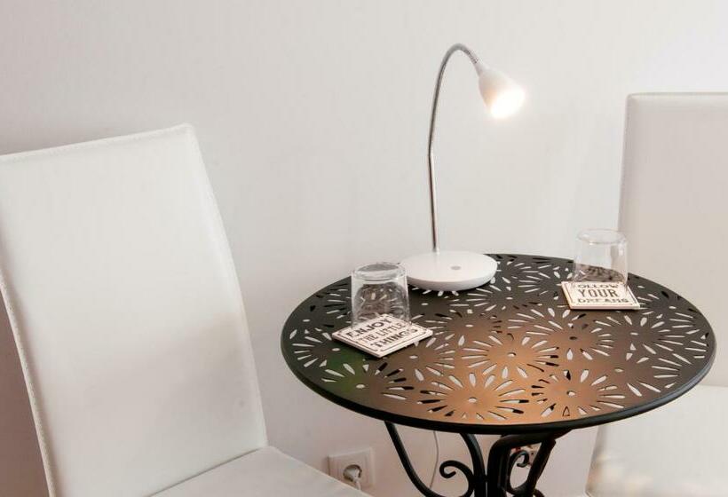 اتاق استاندارد, Stork Hostel