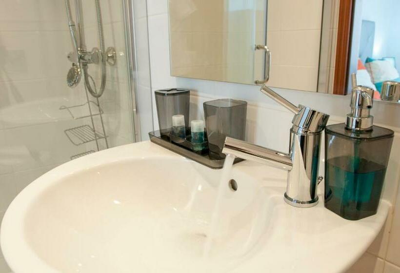 اتاق استاندارد, Stork Hostel