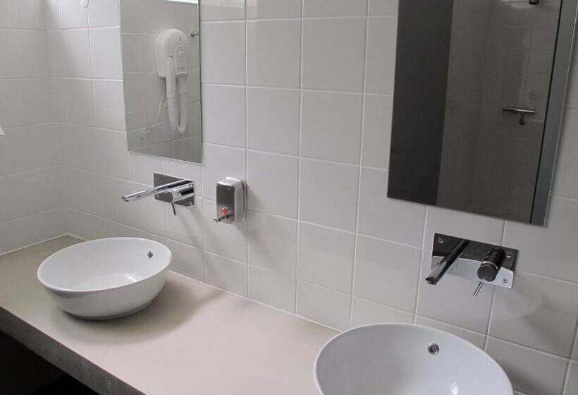 带共用浴室的标准房间, Azores Youth Hostels   Sao Miguel