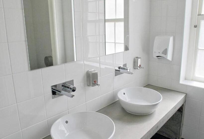 اتاق استاندارد با سرویس بهداشتی مشترک, Azores Youth Hostels   Sao Miguel