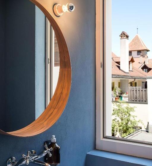 استودیوی لوکس, Adler Boutique