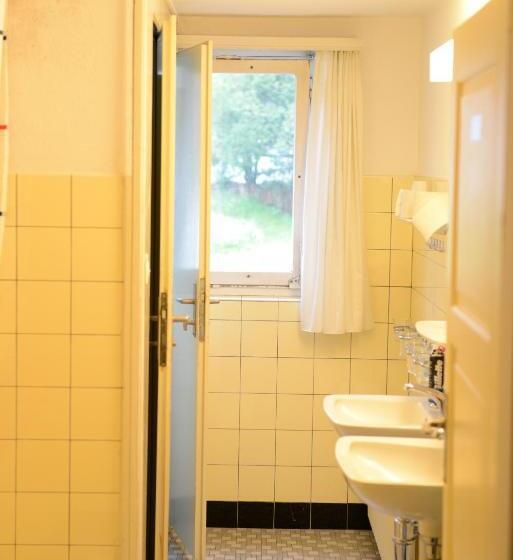 اتاق استاندارد چهارنفره با سرویس بهداشتی مشترک, Chalet Speciale   Hostel