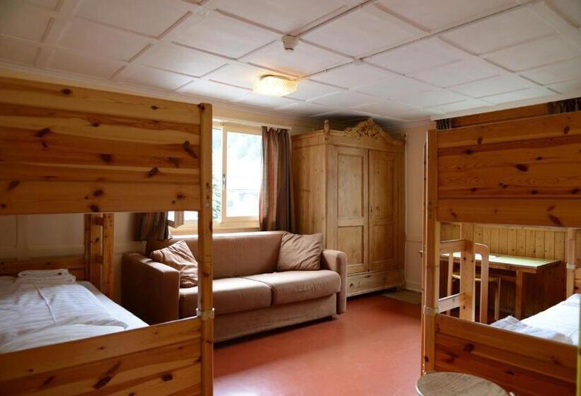 اتاق استاندارد چهارنفره با سرویس بهداشتی مشترک, Chalet Speciale   Hostel